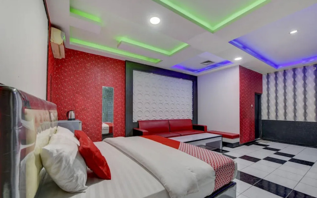 Zaara Guest House Syariah by OYO Rooms