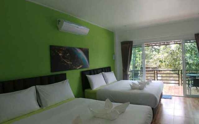 Thipburee Riverside Hotel