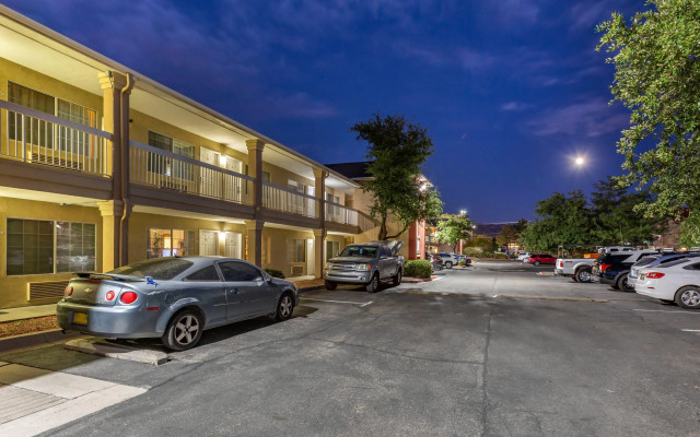 Suburban Studios Albuquerque Midtown - University