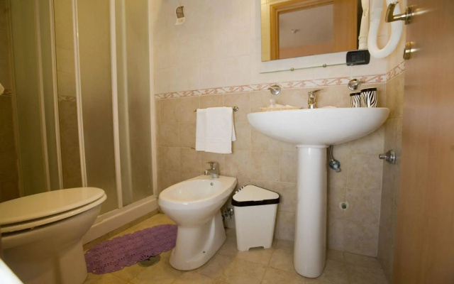 Hotel Cine Holiday