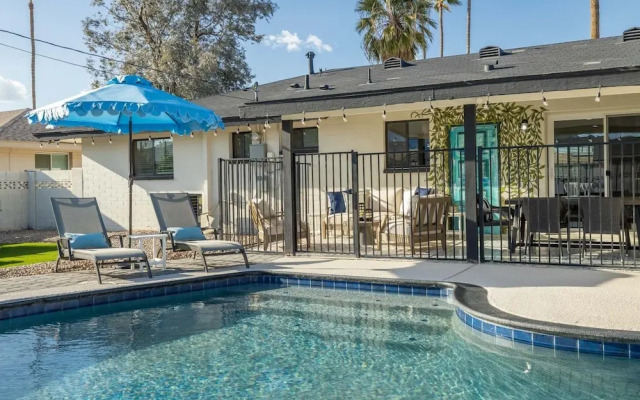 Tempe Wesleyan 4 Bedroom Home by RedAwning