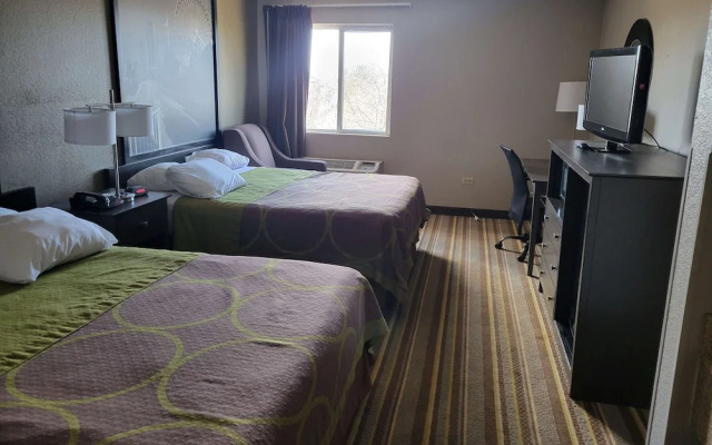 Super 8 Aurora/Naperville Area