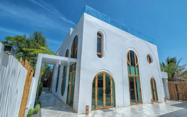 A Dream Naka Island - Beachfront Retreat