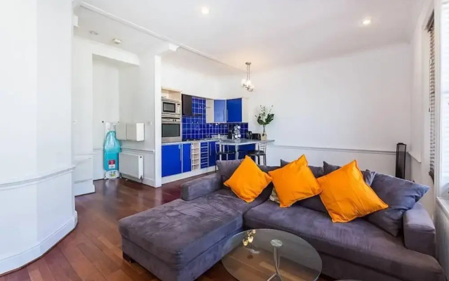 Bright stylish Nott Hill apart sleeps 6