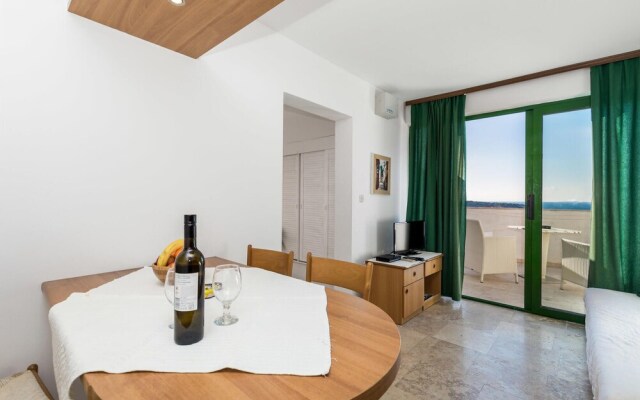 Amazing Apartment in Banjol With 1 Bedrooms and Wifi