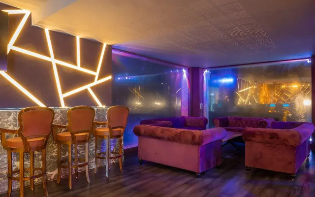Fabhotel Prime Alekhya Suites