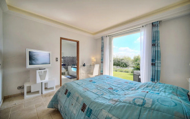 HAVRE DE PAIX" 5 étoiles Prestige jacuzzi, hammam, sauna, PISCINE chauffée Mougins Cannes Grasse