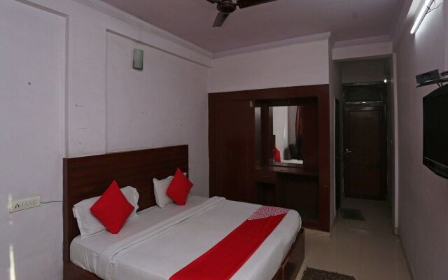 OYO 35366 Hotel Shiv Murti