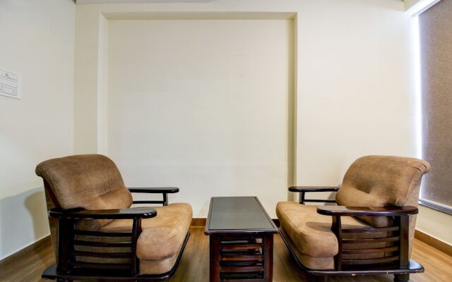 OYO 16879 Hotel Woodland