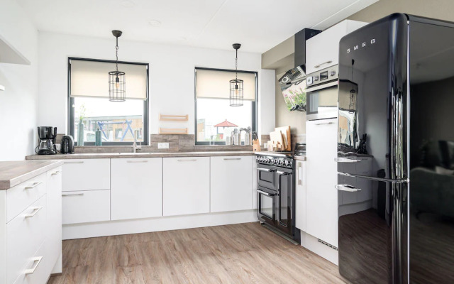 Holiday Home With Private Jetty on Water