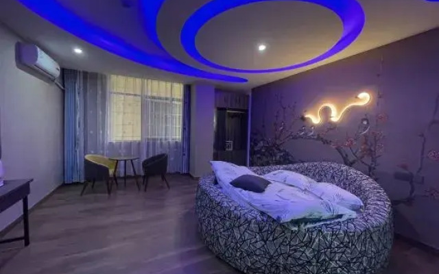 Maitreya Spades Hotel (Huquan Ecological Park Honghe Water Town Branch)
