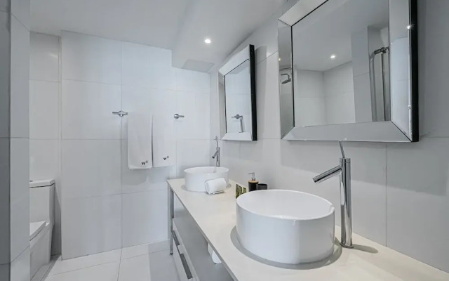 w Majestic 2BR w Perfect Balcony in YOO