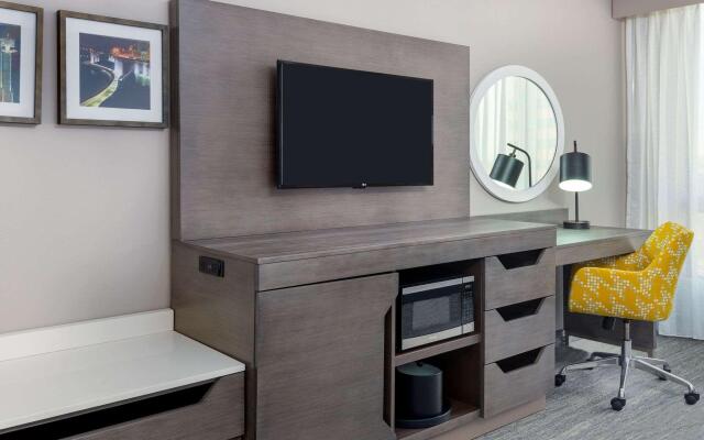 Hampton Inn & Suites Kansas City-Country Club Plaza