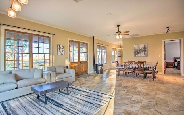 Charming Gainesville Retreat: Barn, Horses Welcome