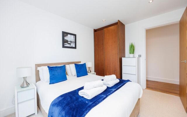 Spacious 3-bed apt Canary Wharf Great View