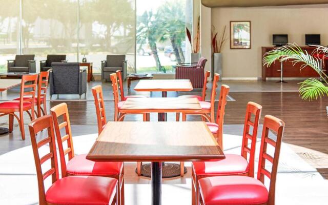 ibis Monterrey Aeropuerto