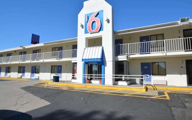 Motel 6 Chicopee, MA - Springfield