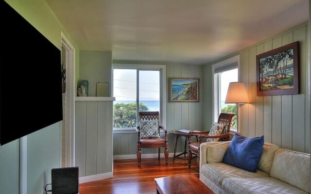 Summerland Ocean View Cottage by RedAwning