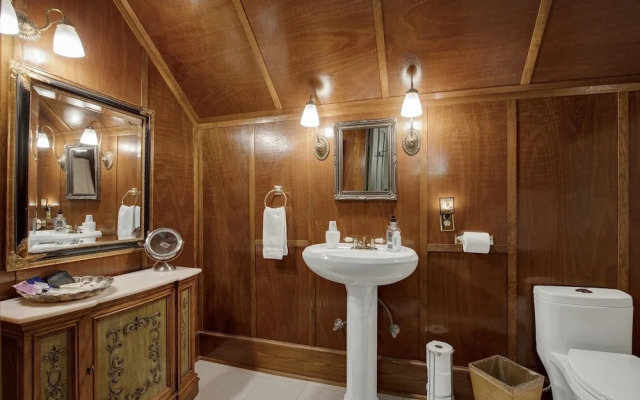 The Holekamp House Bed & Breakfast
