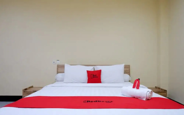 RedDoorz @ G Hotel Luwuk