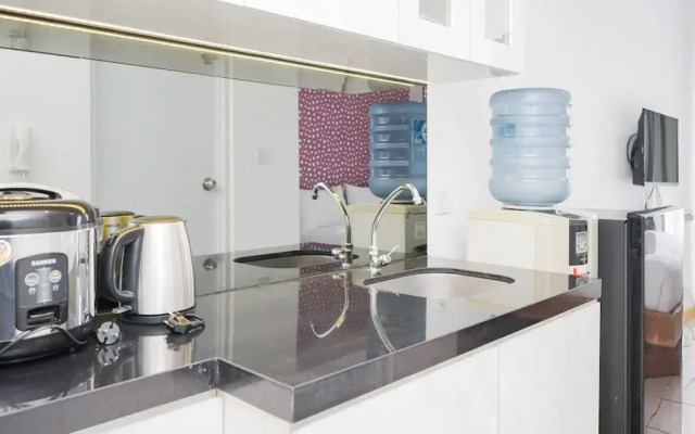 Cozy and Good Location Studio Apartment M-Town Residence