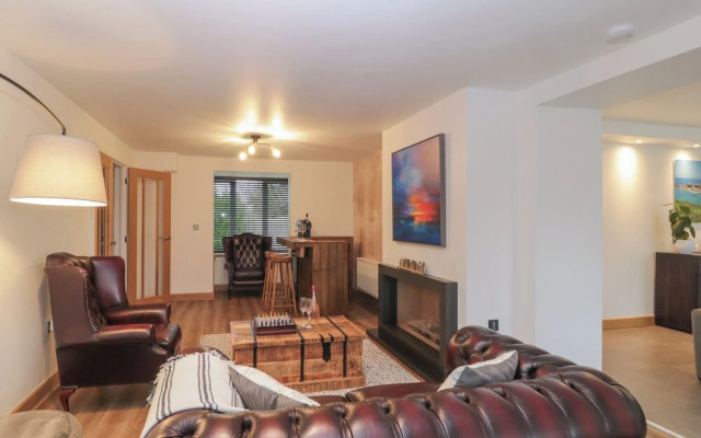 2 White Rock Court