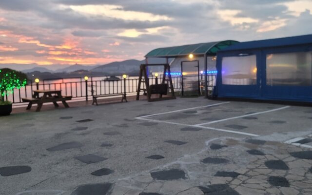Yeosu Sunset Hostel and Pension