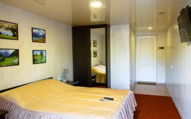 Iskander Hotel