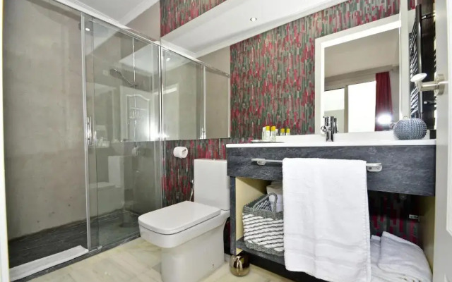The Zentral Arenal Suites