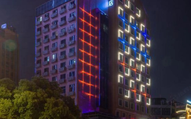 Radow Hotel (Yichang Binjiang Pedestrian Street)