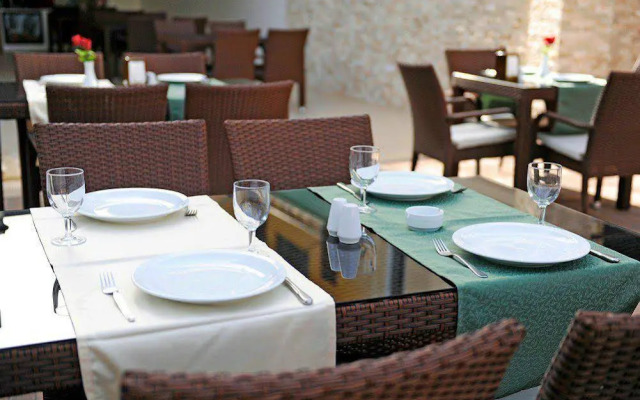 Almera Apart Hotel