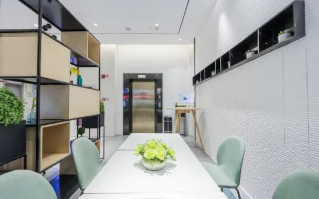 Homeinn Selected Hotel (Lishui High-Speed Railway Station Wanda Plaza)