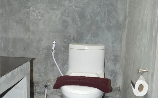 B Square Hotel