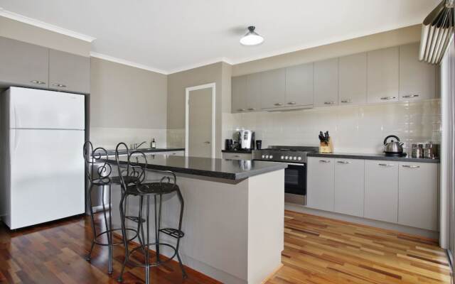 Collins Retreat - 4 Bedroom home with Pool
