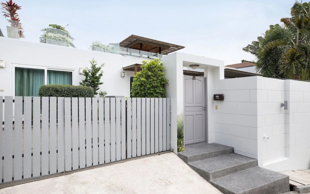 Miami-Style 2BR Pool Villa Janine Kamala