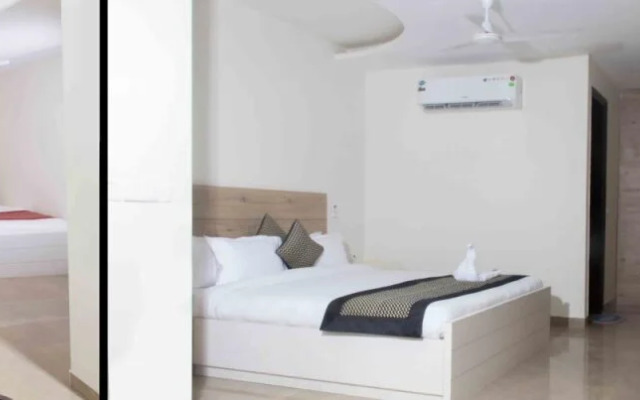 Hotel Goodluck Near IGI Airport