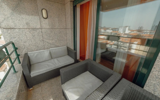 Downtown Grand Tower View by Vacationy