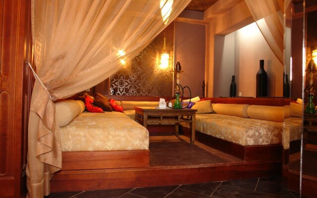 7 Days Hotel Kamyanets-Podilskyi