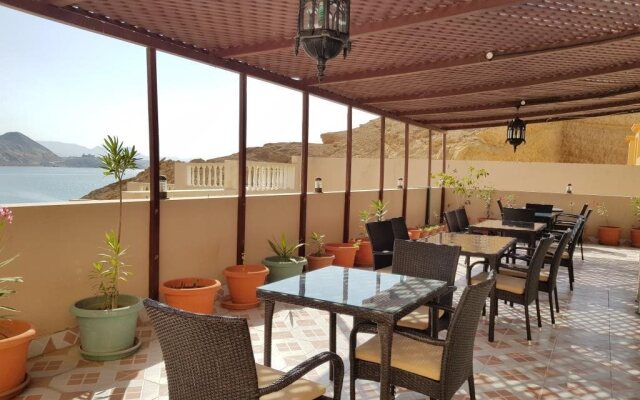 Al Ayjah Plaza Hotel