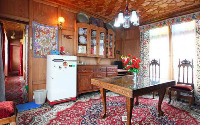 Houseboat Ambassador