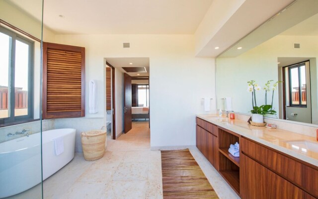 Sunny Vacation Villa 83