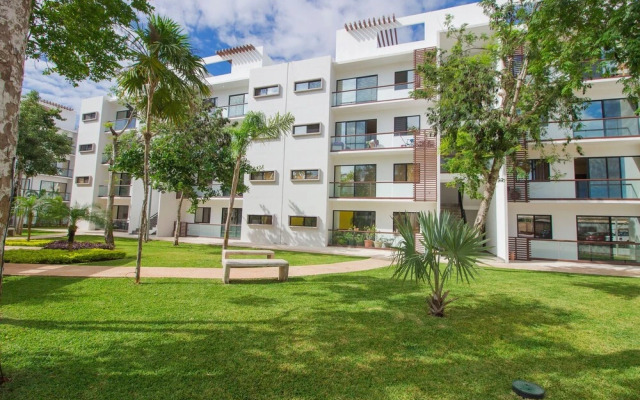 Breezy & Bright Full Apartment