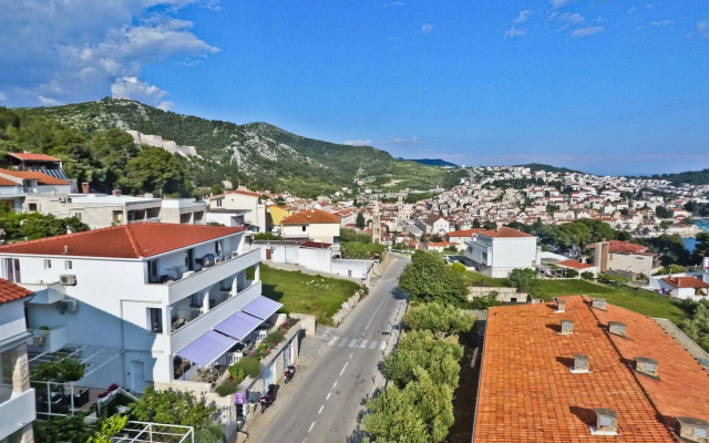 Violeta Hvar