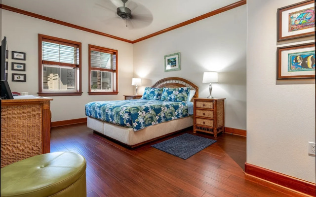 Kolea Circle #16e 2 Bedroom Condo by RedAwning