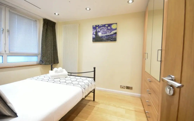 2-bedroom Tower Bridge Apartment Private Terrace for 6, London