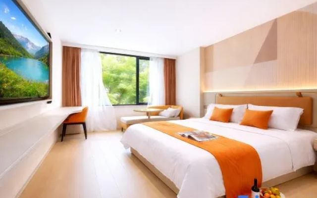 Urban Ease City Comfort · Yihe Spring PLUS Hotel (Yueqing Times Square Shopping Center) – Guest Rooms – Wenzhou