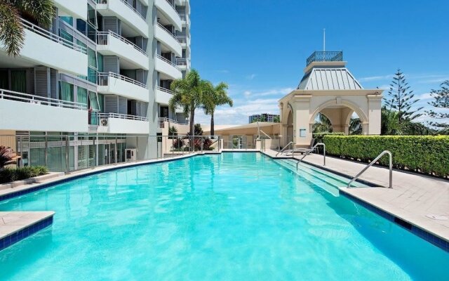 Beachfront Resort 2 Bedroom High Floor