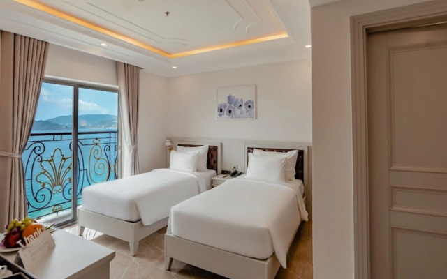 Skylight Hotel