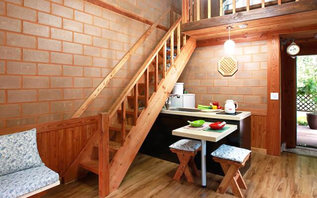 Yangyang Bidanhyang Komu Pension