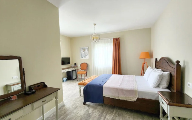 Otel Naturla Göl Evi